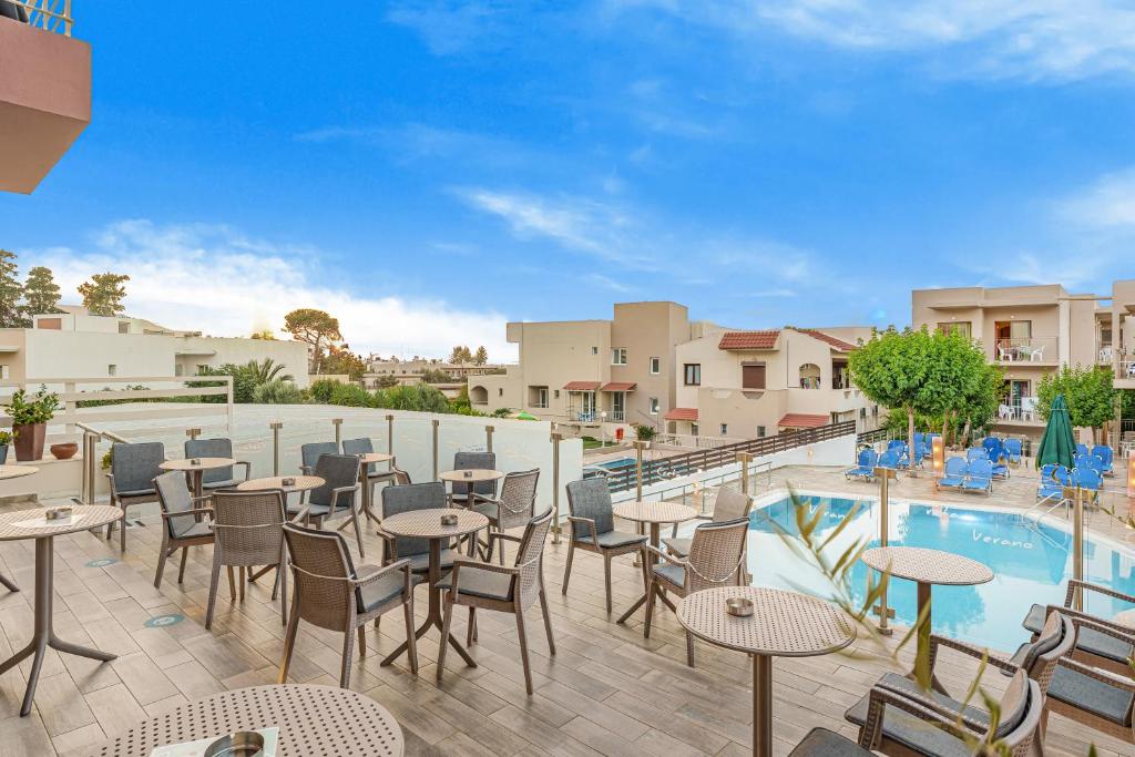 Bazén v ubytování Creta Verano Hotel nebo v jeho okolí