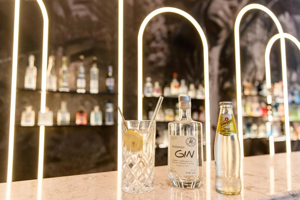 Motel One Dresden am Zwinger - Resim 30