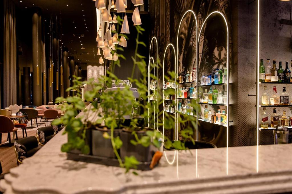 Motel One Dresden am Zwinger - Resim 28