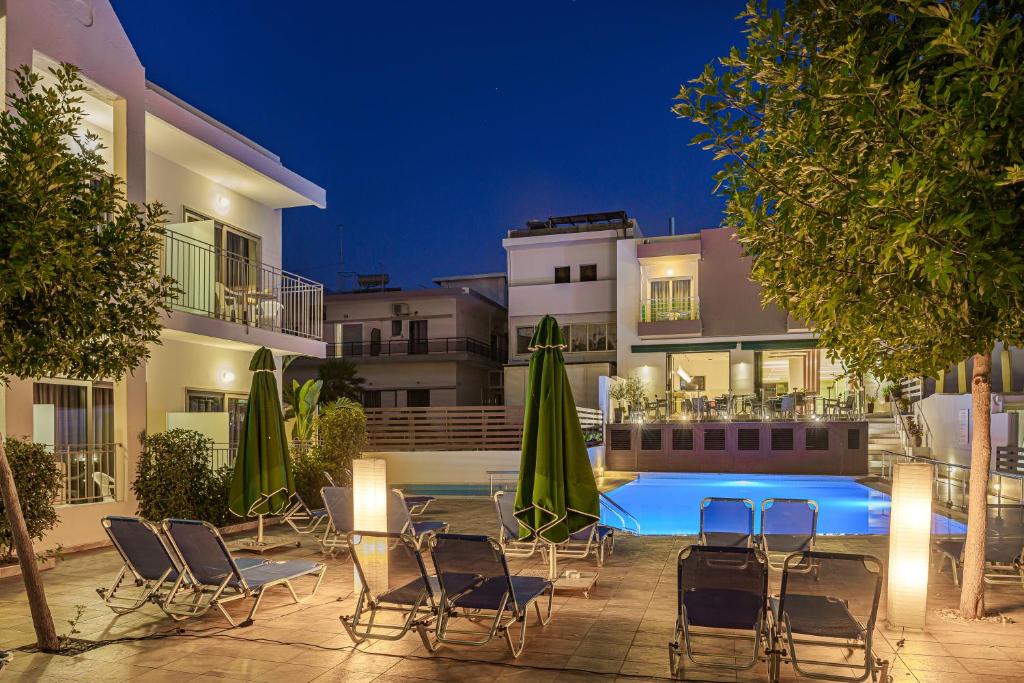 Bazén v ubytování Creta Verano Hotel nebo v jeho okolí