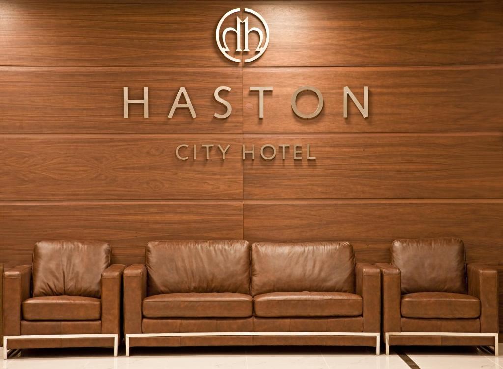 Posezení v ubytování Haston City Hotel
