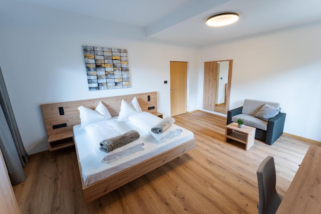 Self Service Hotel Schnalser Hof - Apartamento Con Balcón Y Vista Al Jardín.