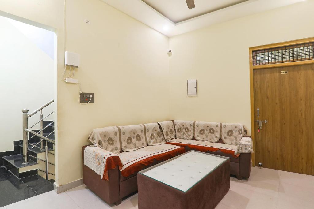 Ruang duduk di FabExpress Rameshwaram 900 meter from Ram Mandir