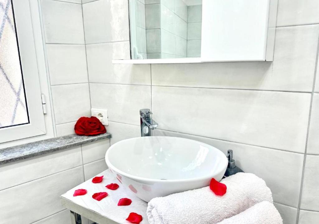 Koupelna v ubytování Jacuzzi con Vista Favelas - Il Tuo Rifugio Esotico Urbano