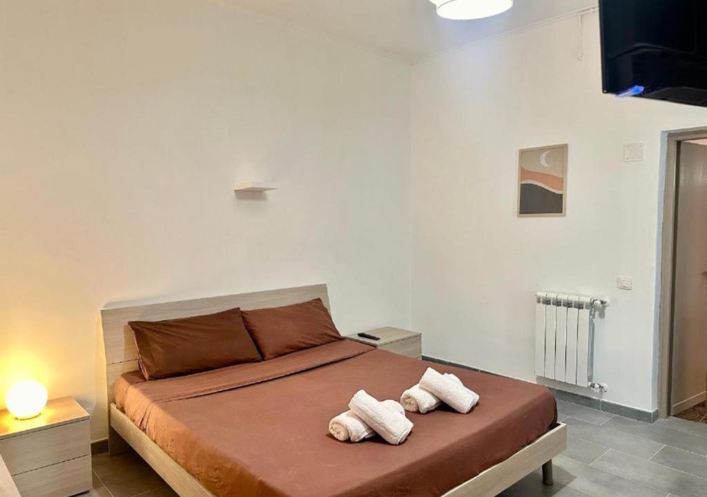 Postel nebo postele na pokoji v ubytování Jacuzzi con Vista Favelas - Il Tuo Rifugio Esotico Urbano