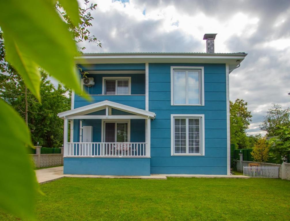 Το κτήριο όπου στεγάζεται  η βίλα