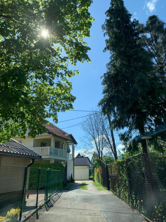 Η γειτονιά γύρω από ή μία γειτονιά κοντά σε αυτό το διαμέρισμα