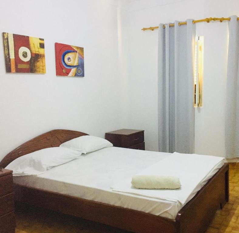 Postel nebo postele na pokoji v ubytování Muralha Rooms