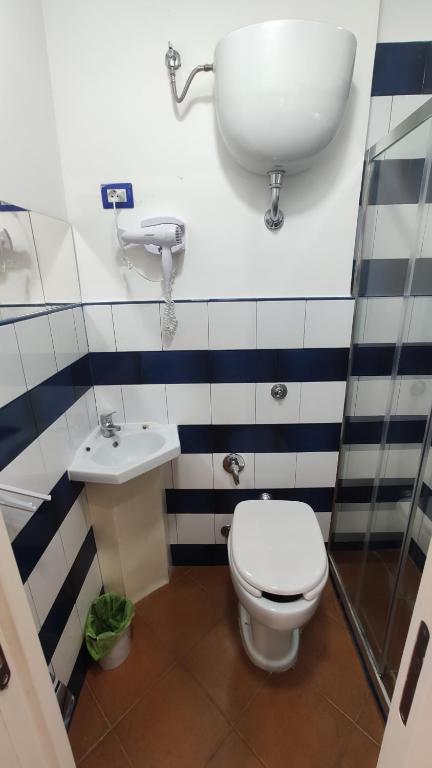 Koupelna v ubytování MiDé Capri House