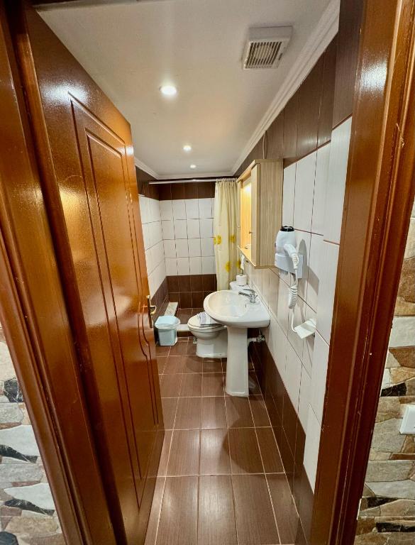 Koupelna v ubytování Hotel Filoxenia