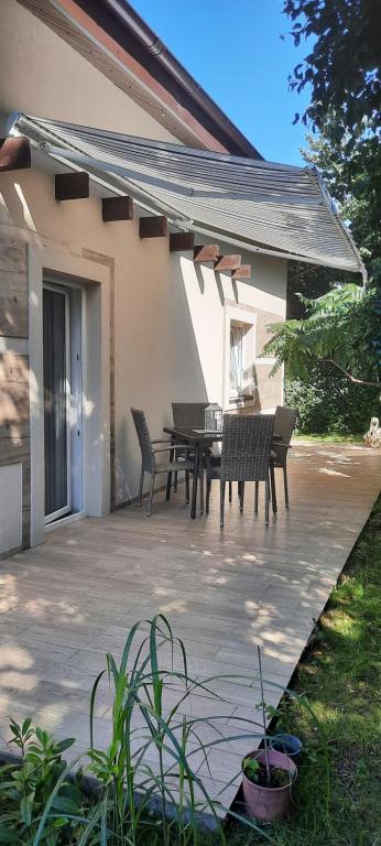 Fotografia z galérie ubytovania Nowy apartament z patio v destinácii Lubiatowo