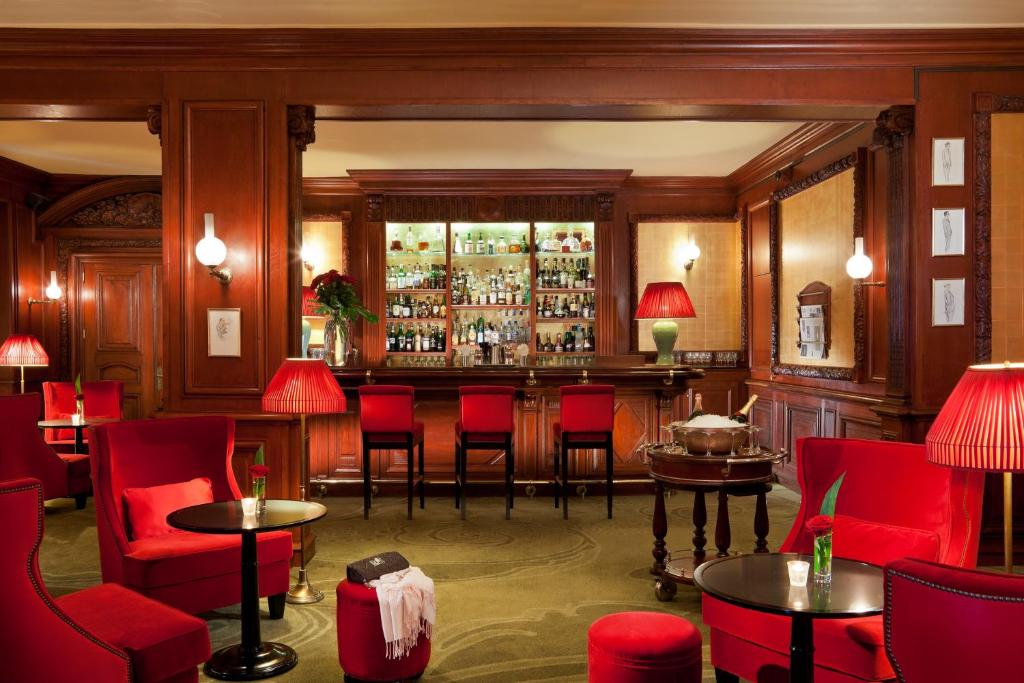 Гостиная зона в Hôtel Barrière Le Royal Deauville