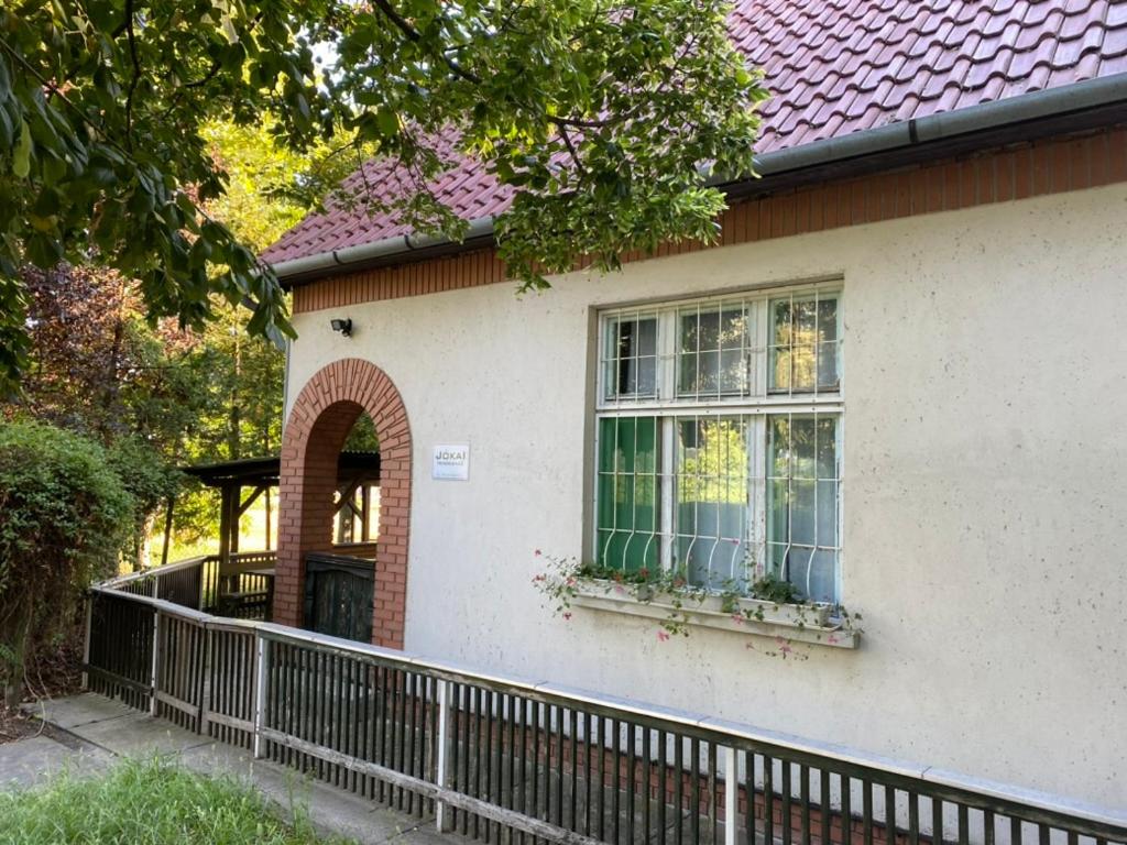 Jókai 10 Vendégház Présház Csongrád 6640 Csongrád, Tisza oldal 1 kép - 1