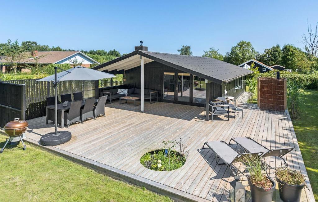 Jardín al aire libre en 2 Bedroom Cozy Home In Sydals