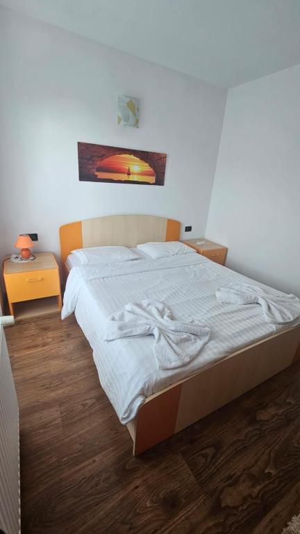 Postel nebo postele na pokoji v ubytování Pensiunea Mia