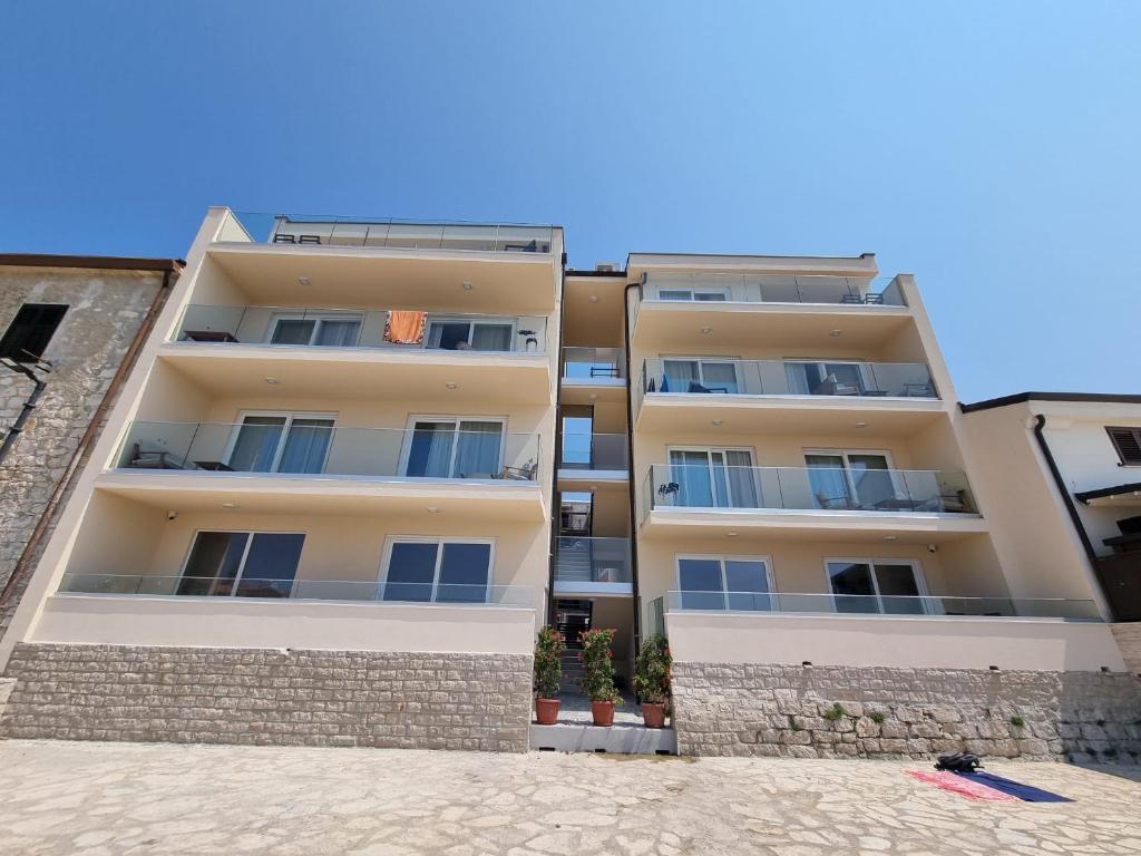 Budova, kde se apartmán nachází