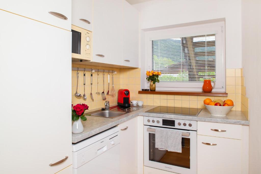 Kuchyň nebo kuchyňský kout v ubytování Seeapartments Kärnten