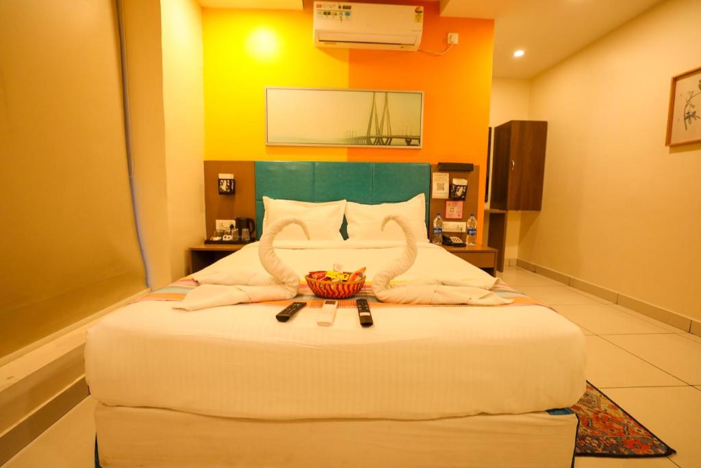 Postel nebo postele na pokoji v ubytování Hotel White Fields Hitec City, Hyderabad