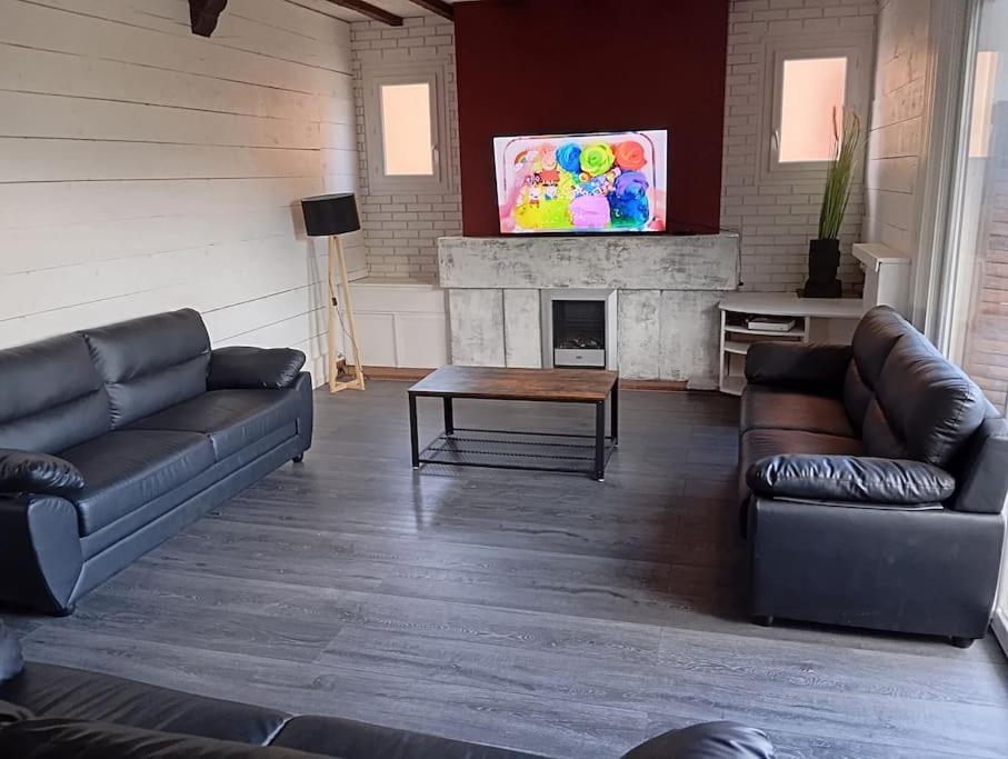 Photo de la galerie de l'établissement Lourdes proche Sanctuaire duplex 12 voyageurs 150m2 lit bébé et balcon fumeur en extérieur, à Lourdes