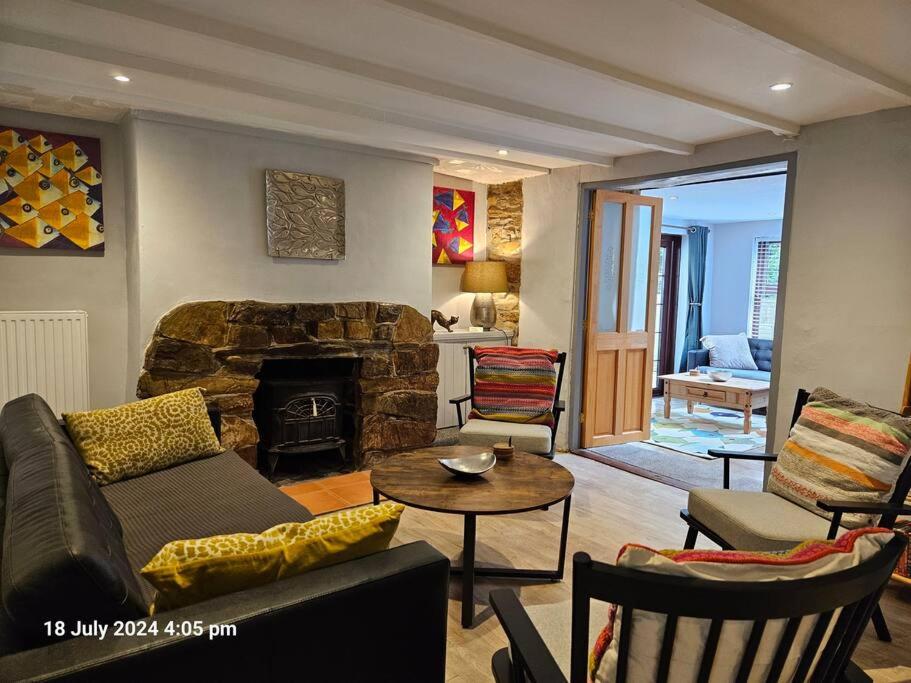 Posezení v ubytování Bannsvale Farmhouse, Mount Hawke, Cornwall,