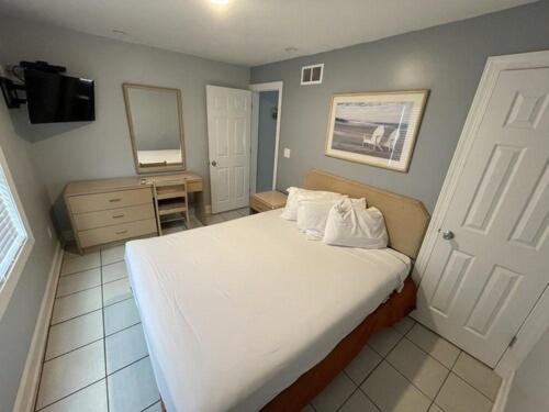 Postel nebo postele na pokoji v ubytování Rio Motel and Suites Wildwood Beach & Boardwalk