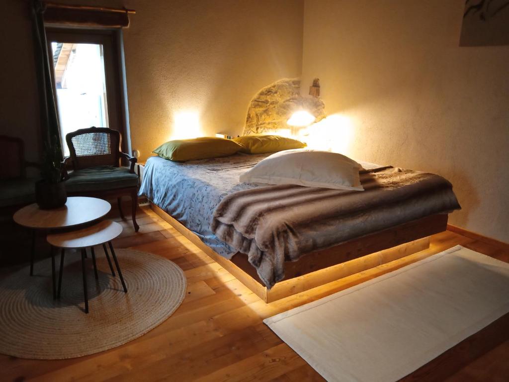 Postel nebo postele na pokoji v ubytování Patatouc Country House - 15 minuti di cammino da Limonetto