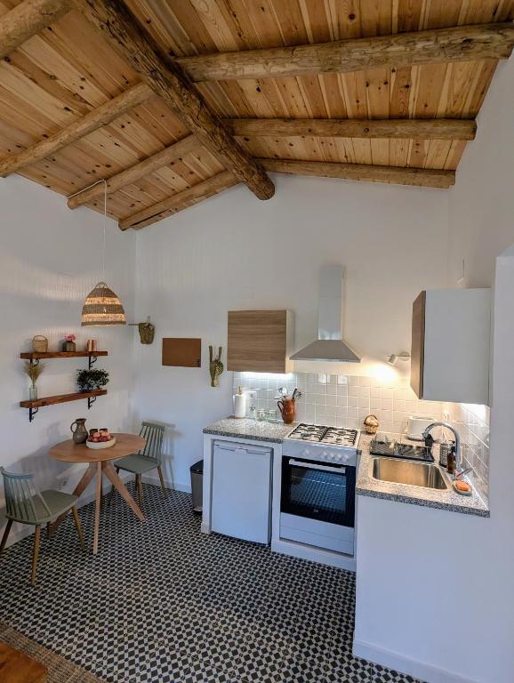 Finca Bravo - Estudio De Apartamento Con Cama King