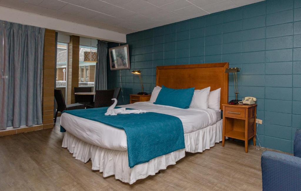 Postel nebo postele na pokoji v ubytování Charlroy Motel
