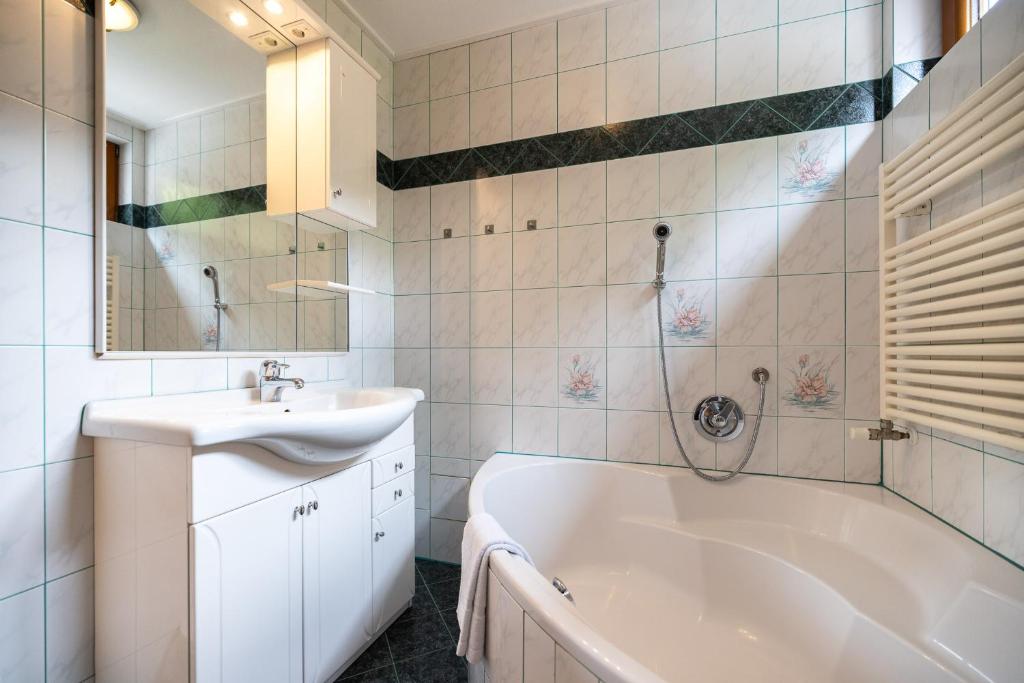 Kúpeľňa v ubytovaní Der Lammhof - Appartements Kaswurm