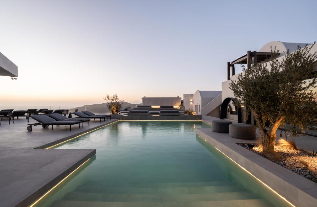 Bazén v ubytování Rocabella Santorini Hotel & Spa nebo v jeho okolí