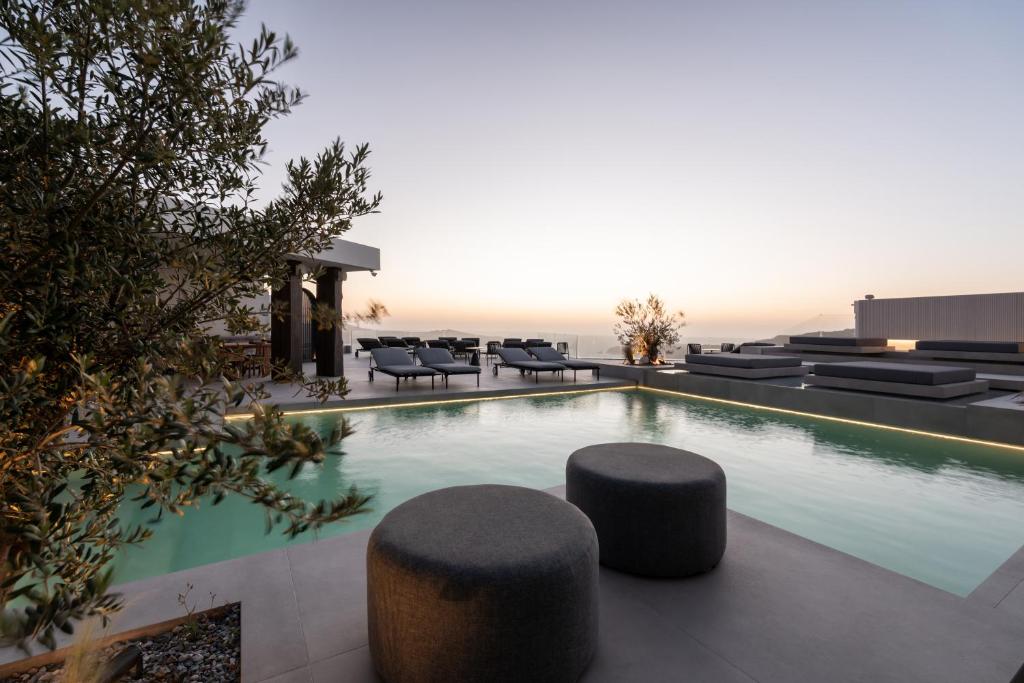 Bazén v ubytování Rocabella Santorini Hotel & Spa nebo v jeho okolí