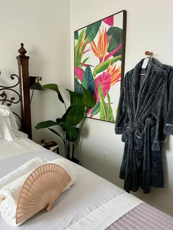 Stunning Little Havana Close to Airport, Calle Ocho, Brickell, Cruises,Wynwood and the Beaches - Free Parking