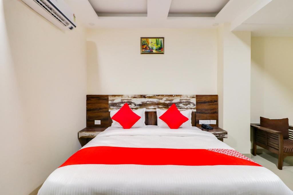 Postel nebo postele na pokoji v ubytování Hotel O Aero Inn