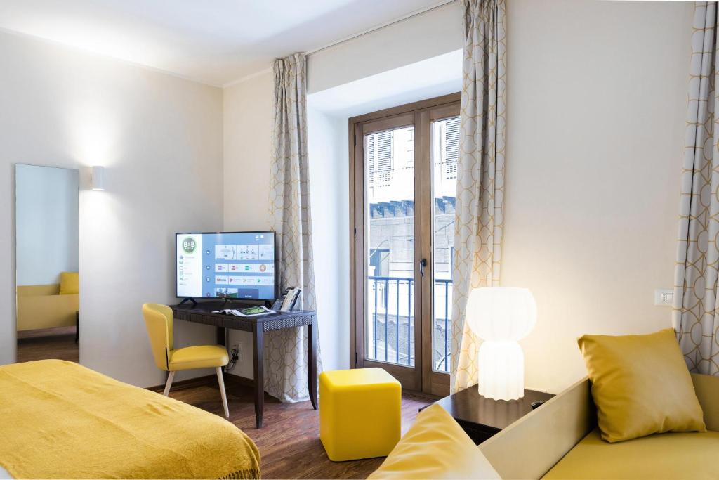 Uma televisão e/ou sistema de entretenimento em B&B Hotel Palermo Quattro Canti