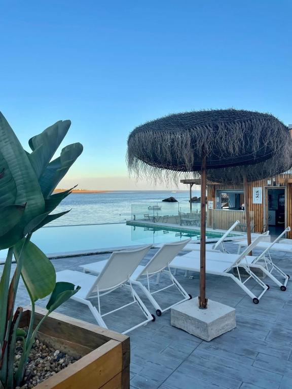 Bazén v ubytování 818 Centro Náutico Bungalows nebo v jeho okolí