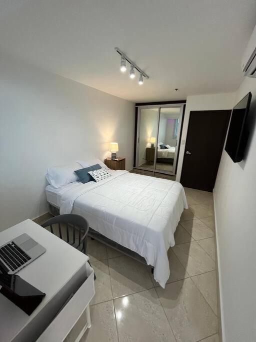 Postel nebo postele na pokoji v ubytování Apartamento frente al mar
