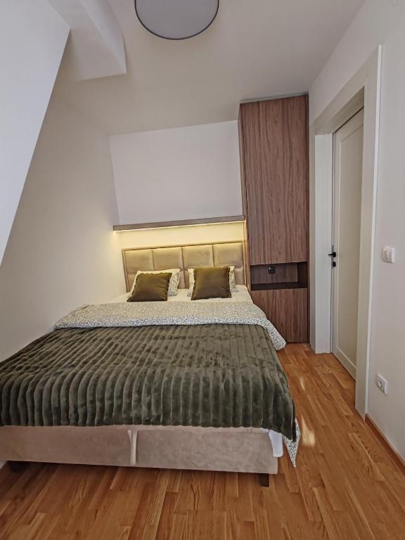 Uma cama ou camas num quarto em TOP STAR Divčibare