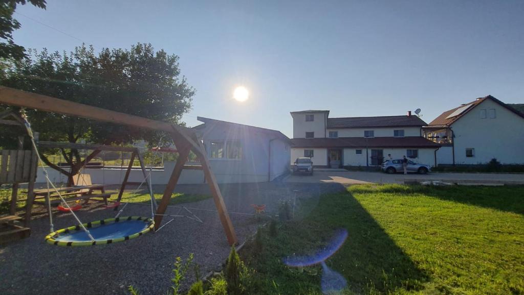 Zahrada ubytování Apartman Fenestra s terasom i pogledom na Gacku