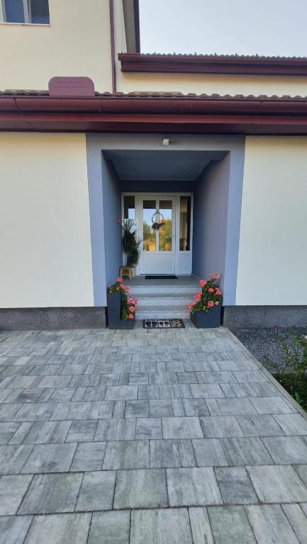 Exteriér nebo vchod ubytování Apartman Fenestra s terasom i pogledom na Gacku
