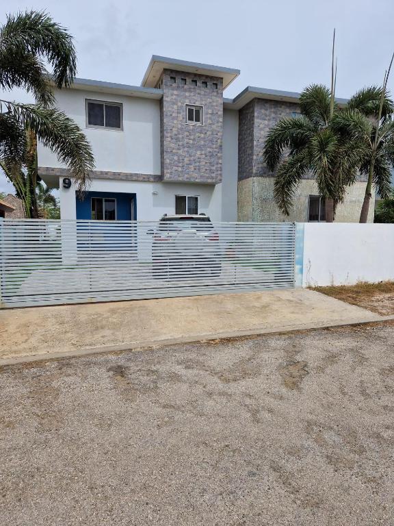 a house with a fence in front of it at Viemerci veronica suite 9b in Santa Catharina
