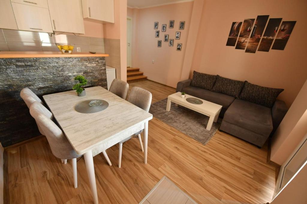 a living room with a table and a couch at Apartman Poezija in Bajina Bašta