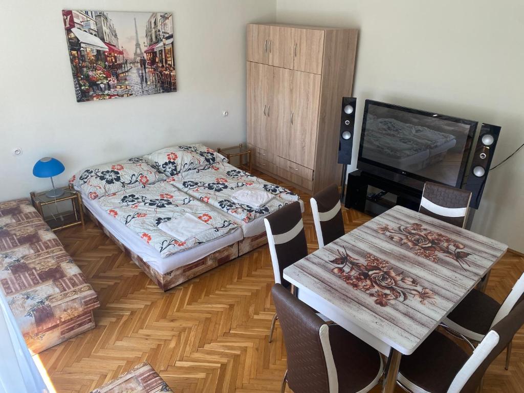 Postel nebo postele na pokoji v ubytování ubytovanie OPÁL