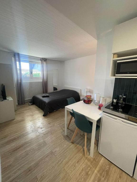 Photo de la galerie de l'établissement Studio près de Genève au calme, à Bonne