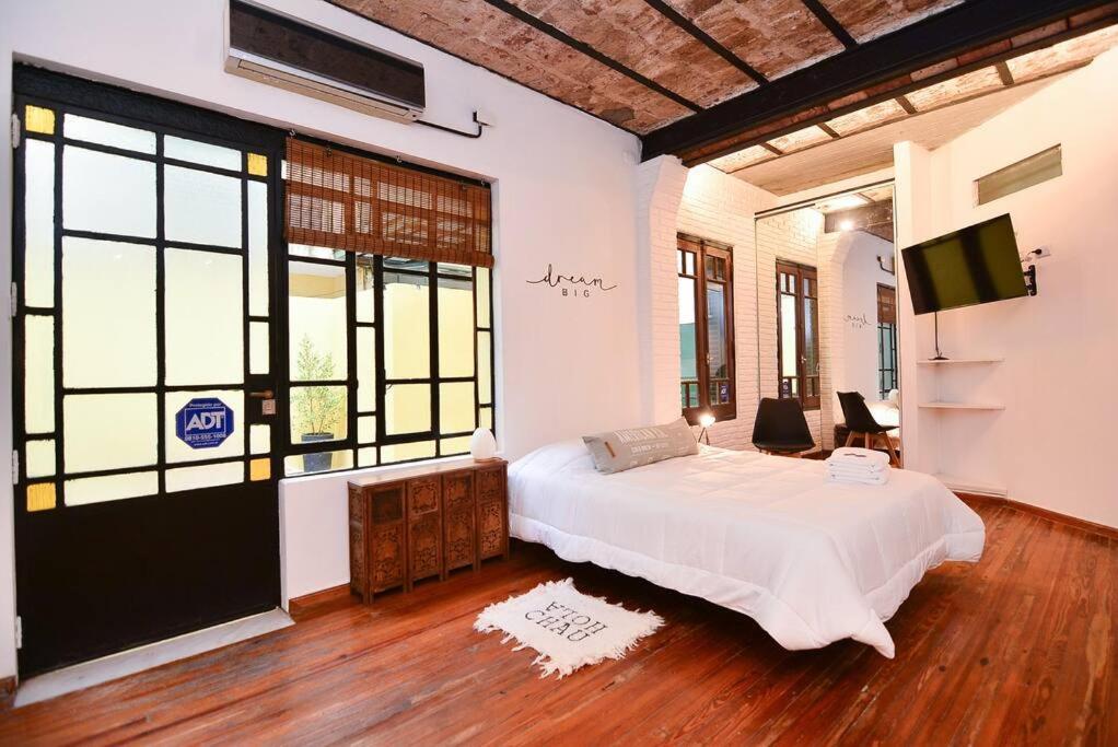 En eller flere senge i et værelse på Palermo Hermoso departamento con patio