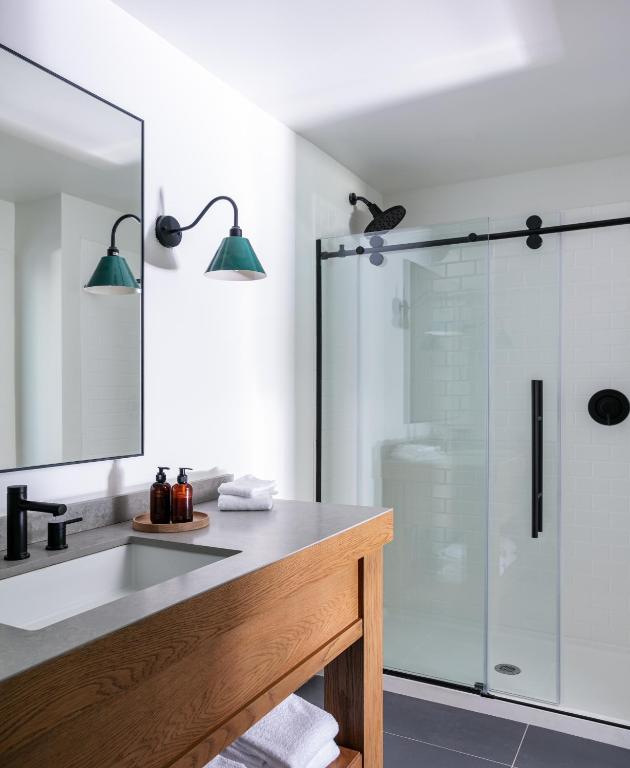 Outbound Stowe - Pabellón Dos Queen