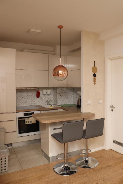 Kuchyňa alebo kuchynka v ubytovaní New elegant apartment with free parking and wifi