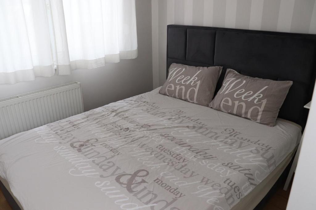 Posteľ alebo postele v izbe v ubytovaní New elegant apartment with free parking and wifi