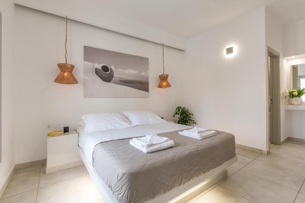 Postel nebo postele na pokoji v ubytování Sandy Villas Perissa