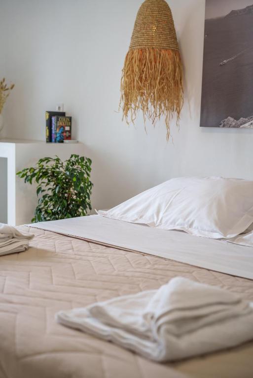 Postel nebo postele na pokoji v ubytování Sandy Villas Perissa
