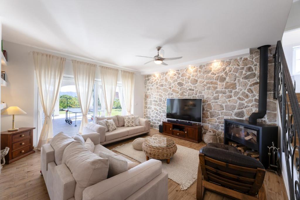 Villa Olivia - Peaceful Family Paradise Near Beach - Villa